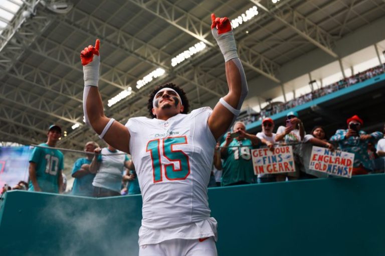 Trade grades: Who won big deal between Eagles, Dolphins?