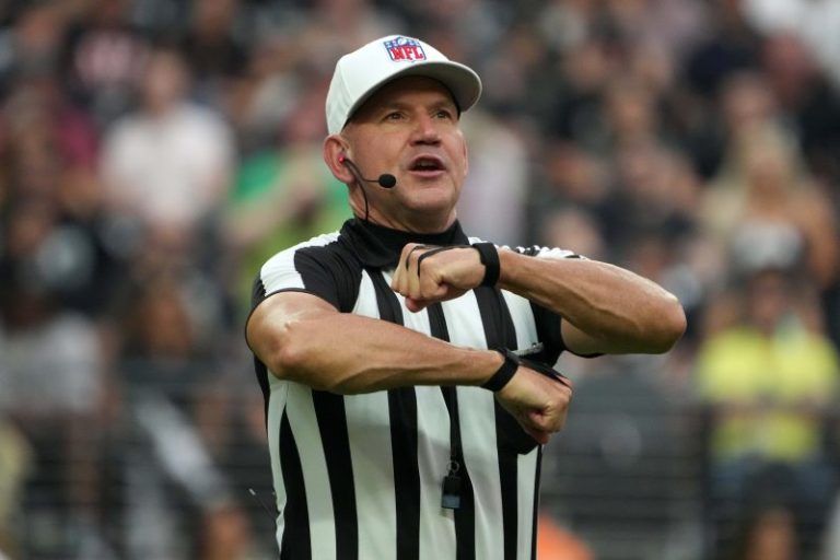 NFL refs forced to redo coin toss after error in Germany