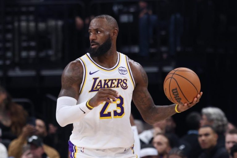 NBA power rankings: Lakers move up as LeBron returns