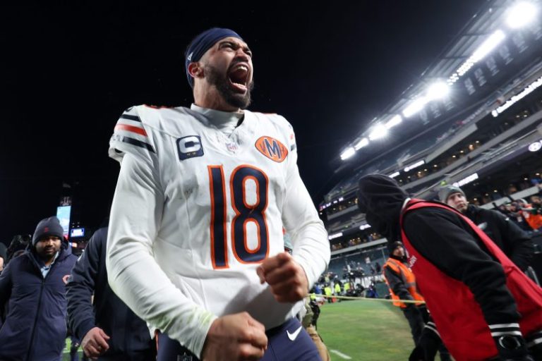 Bears defeat reigning Super Bowl champs on Black Friday: Highlights