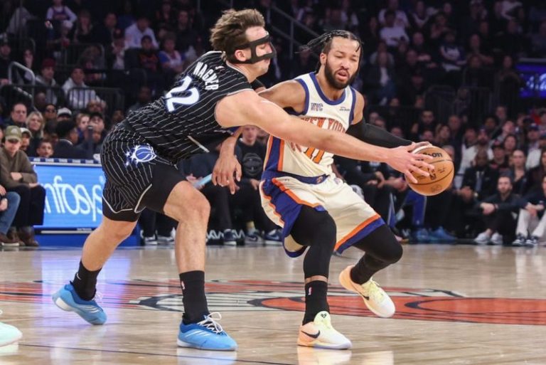 Orlando Magic star to have MRI on left leg after injury vs. Knicks