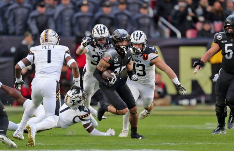 Who has the edge when Army and Navy meet for the 126th time Saturday?