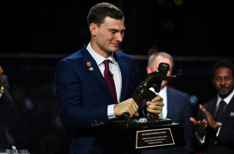 Watch Fernando Mendoza accept Heisman Trophy, full speech