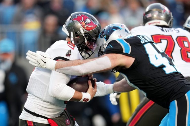 NFL Week 16 picks: Bucs or Panthers with NFC South lead at stake?