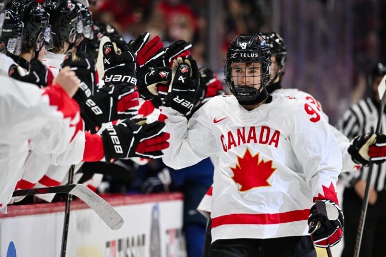 Canada apologizes for handshake snub after world hockey juniors win