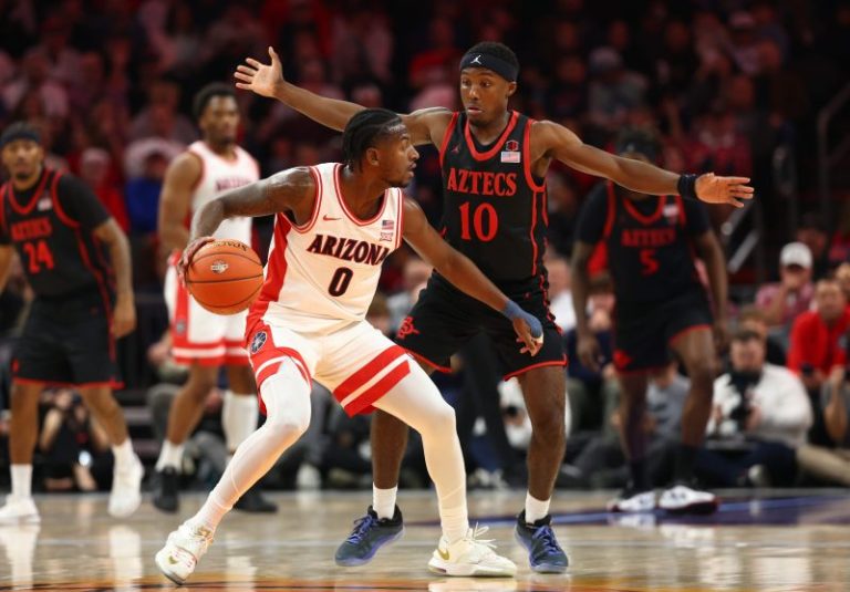 Arizona leads, Illinois surges in men’s college basketball Top 25 poll